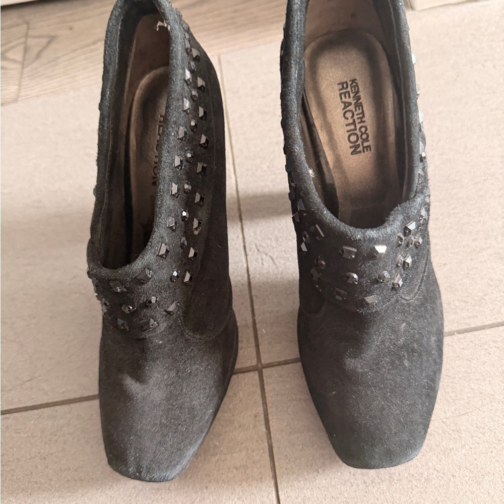 Kenneth Cole Reaction Black Studded Slip-On Heeled Boots size 7 - Picture 3 of 5